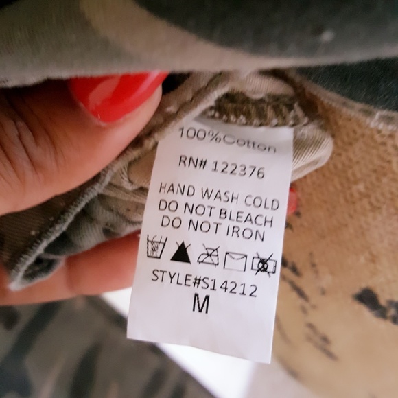 LAST ONE Camouflage Off Shoulder Jacket - Picture 4 of 8